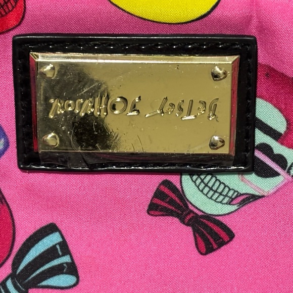 Betsey Johnson Pouch Bag Travel Pouch Makeup Bag Skull Graphic New - Picture 2 of 3